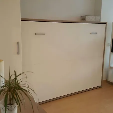 Apartment Study Near And The Beach *